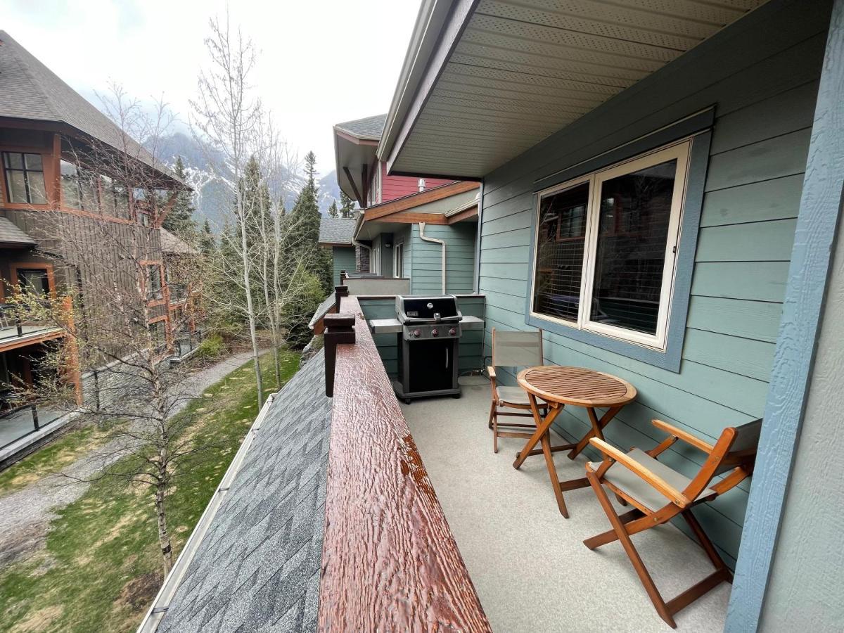 Renovated Condo, 2Br, 2Ba, Heated Pool, 3 Hot Tubs, Pets Welcome! 캔모어 외부 사진