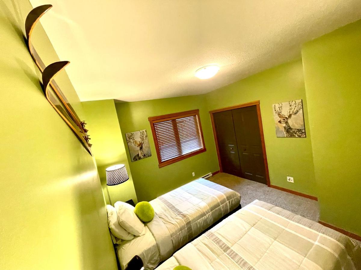 Renovated Condo, 2Br, 2Ba, Heated Pool, 3 Hot Tubs, Pets Welcome! 캔모어 외부 사진
