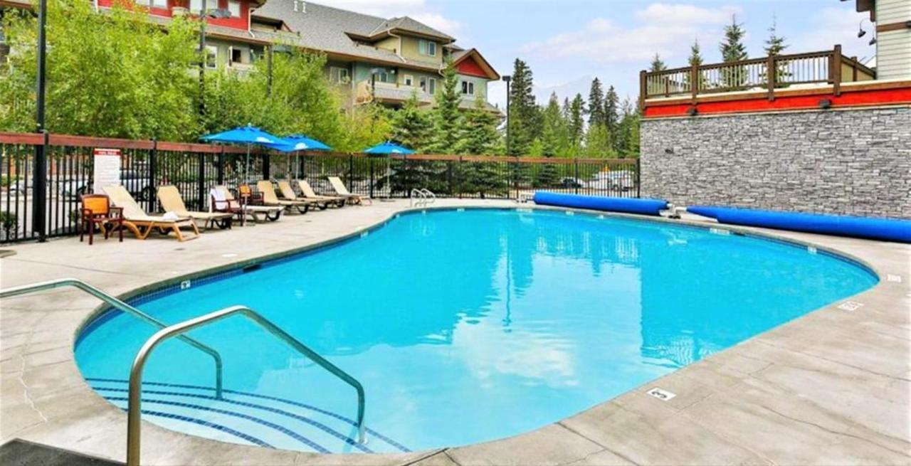 Renovated Condo, 2Br, 2Ba, Heated Pool, 3 Hot Tubs, Pets Welcome! 캔모어 외부 사진