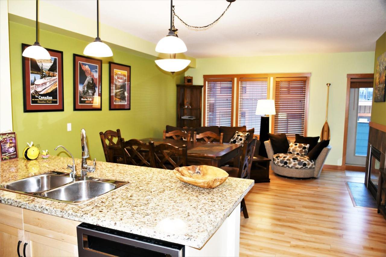 Renovated Condo, 2Br, 2Ba, Heated Pool, 3 Hot Tubs, Pets Welcome! 캔모어 외부 사진