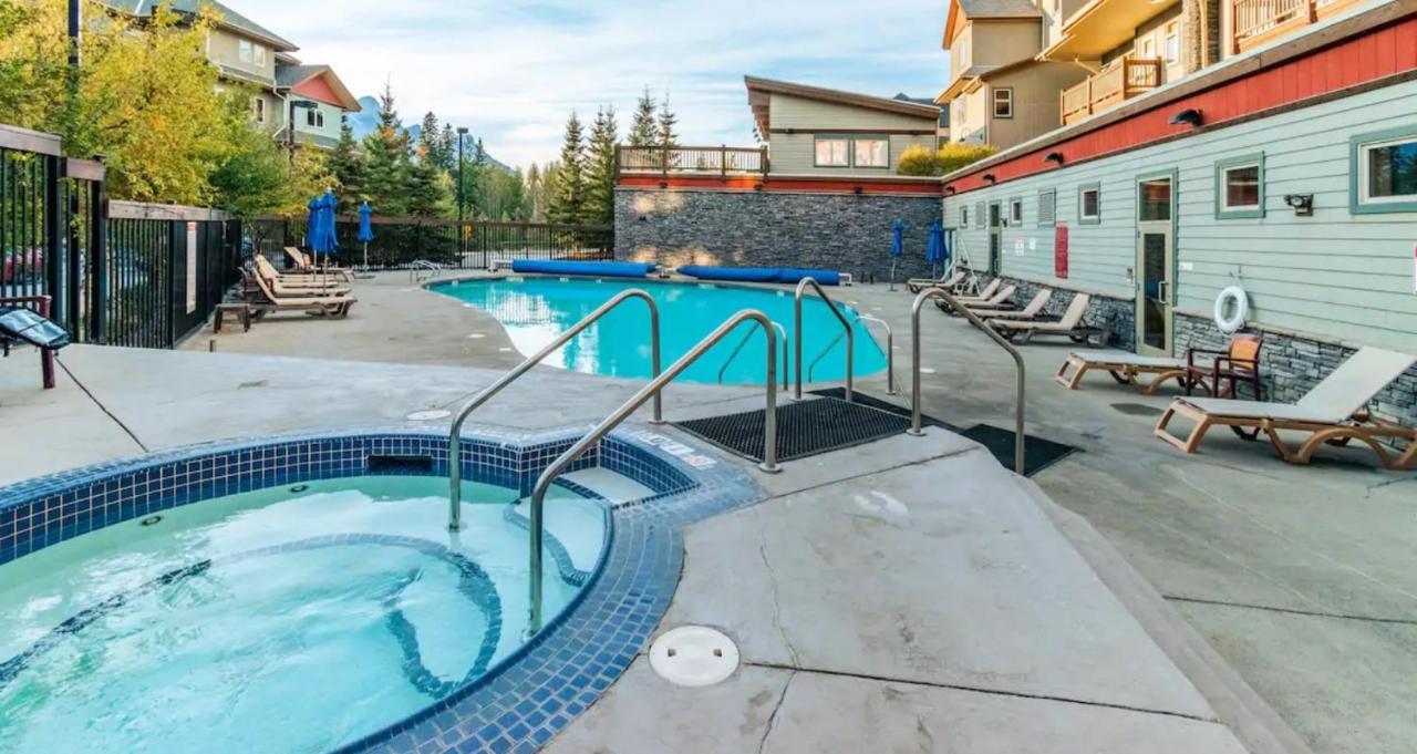 Renovated Condo, 2Br, 2Ba, Heated Pool, 3 Hot Tubs, Pets Welcome! 캔모어 외부 사진