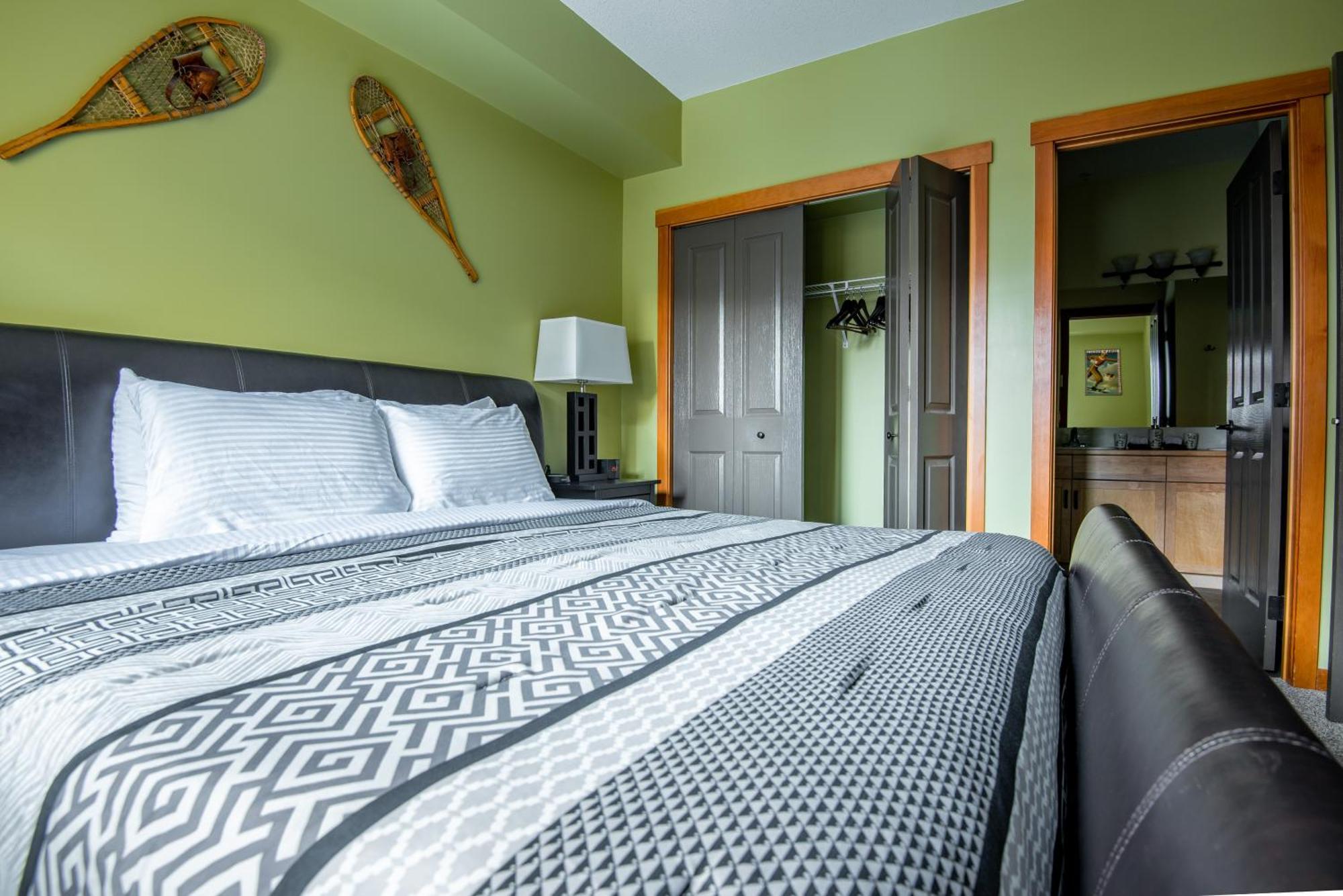 Renovated Condo, 2Br, 2Ba, Heated Pool, 3 Hot Tubs, Pets Welcome! 캔모어 외부 사진
