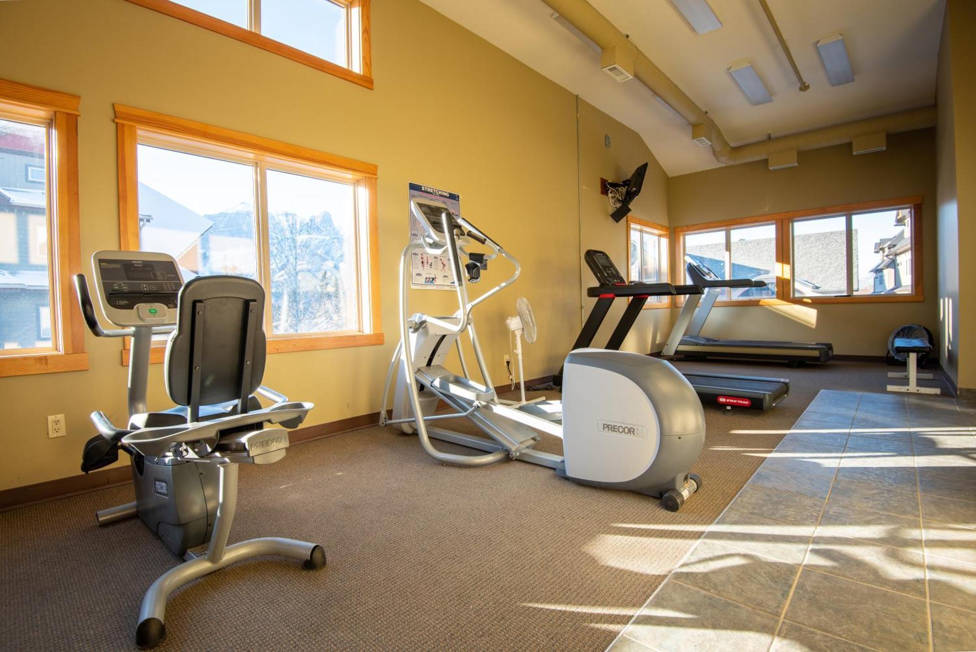 Renovated Condo, 2Br, 2Ba, Heated Pool, 3 Hot Tubs, Pets Welcome! 캔모어 외부 사진