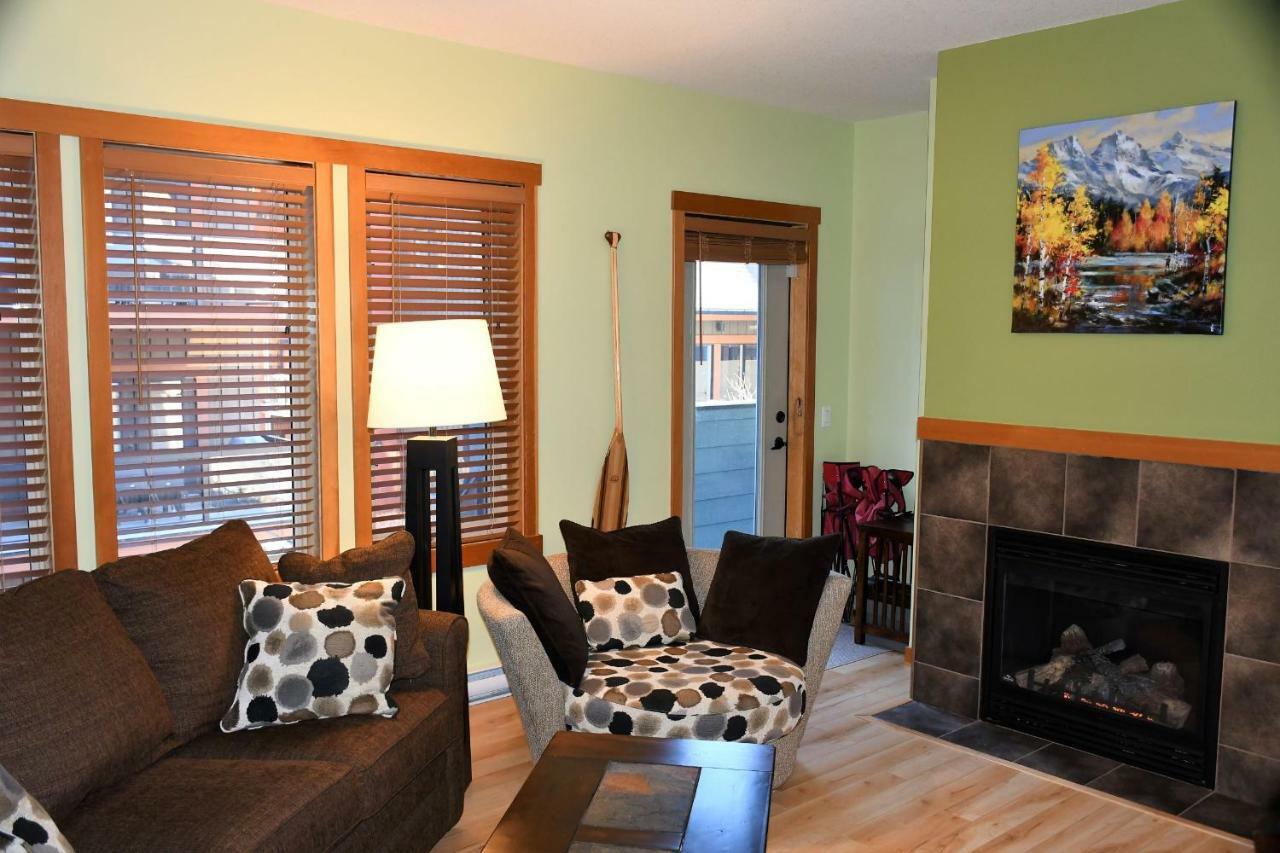 Renovated Condo, 2Br, 2Ba, Heated Pool, 3 Hot Tubs, Pets Welcome! 캔모어 외부 사진